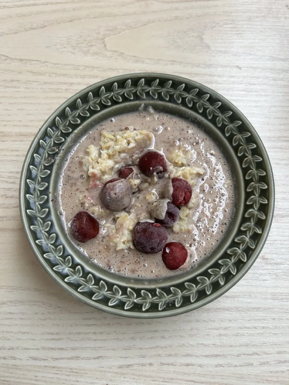 Porridge with cherries